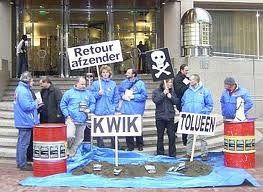 Actie van de SP voor het hoofdkantoor van de Shell in 2006